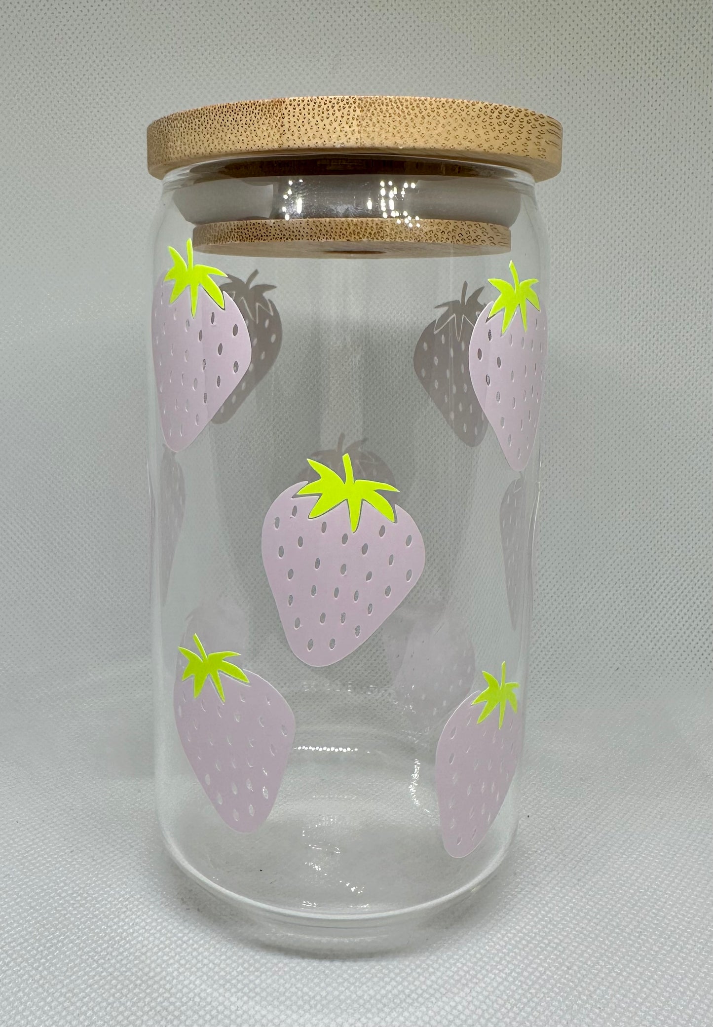 COLOR CHANGING Strawberry glass with bamboo lid and straw